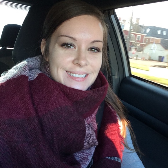 Meet your Posher, Tori - Picture 1 of 1